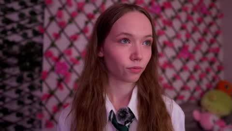 Snapshot of velvet_vice chatting on 10/18/25, 01:08 Polly online show from 10/18/25, 01:08