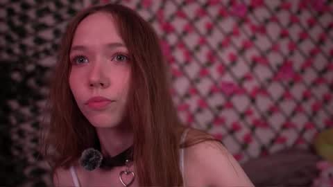 Snapshot of velvet_vice chatting on 10/19/25, 01:17 Polly online show from 10/19/25, 01:17