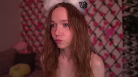 Snapshot of velvet_vice chatting on 10/25/25, 06:13 Polly online show from 10/25/25, 06:13