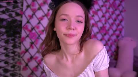 Snapshot of velvet_vice chatting on 11/06/25, 06:20 Polly online show from 11/06/25, 06:20