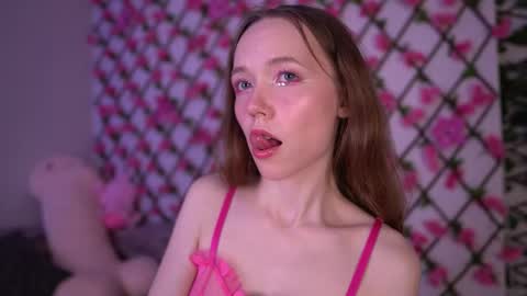 Snapshot of velvet_vice chatting on 11/10/25, 06:18 Polly online show from 11/10/25, 06:18