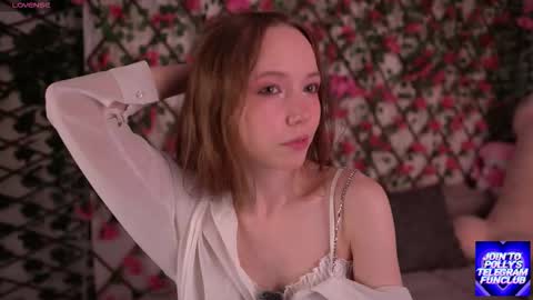 Snapshot of velvet_vice chatting on 11/15/25, 06:15 Polly online show from 11/15/25, 06:15