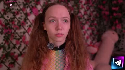 Snapshot of velvet_vice chatting on 11/20/25, 06:18 Polly online show from 11/20/25, 06:18