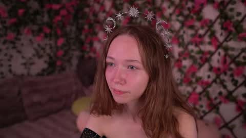 Snapshot of velvet_vice chatting on 11/28/25, 06:10 Polly online show from 11/28/25, 06:10