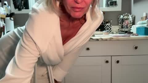Snapshot of velvetbarbie chatting on 07/27/26, 06:37 VelvetBarbie online show from 07/27/26, 06:37