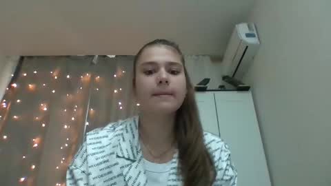 velveted_ivy online show from 11/06/25, 11:11