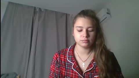 velveted_ivy online show from 12/04/25, 12:36