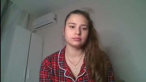 velveted_ivy online show from 12/05/25, 10:57