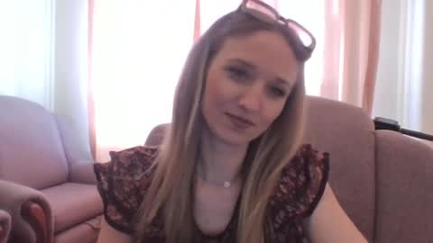 Snapshot of velvetintuition chatting on 05/15/26, 09:05 velvetintuition online show from 05/15/26, 09:05