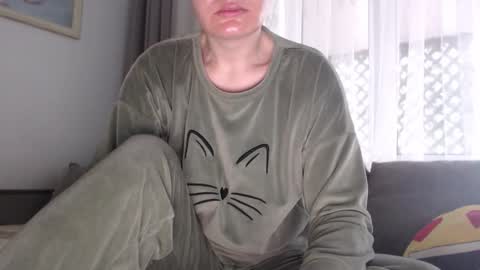 velvetmoon123 online show from 11/26/25, 07:09