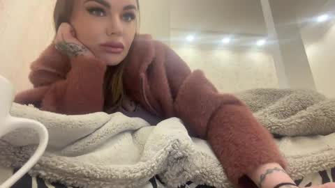 velvetqueen99 online show from 04/15/26, 07:32