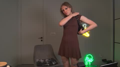 Snapshot of velvettgirl chatting on 03/23/26, 03:43 VelvetTGirl online show from 03/23/26, 03:43