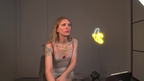 Snapshot of velvettgirl chatting on 04/04/26, 06:44 VelvetTGirl online show from 04/04/26, 06:44