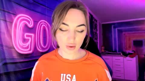 Snapshot of velvettouch4444 chatting on 03/09/26, 05:39 MERYEM online show from 03/09/26, 05:39