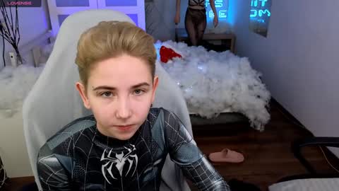 Snapshot of velvetvalkyries chatting on 12/29/24, 01:49 CLEOshort hair TIna long hair online show from 12/29/24, 01:49