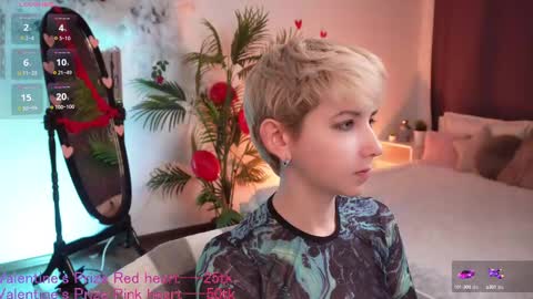 Snapshot of velvetvalkyries chatting on 02/14/25, 04:31 CLEOshort hair TIna long hair online show from 02/14/25, 04:31
