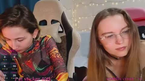 Snapshot of velvetvalkyries chatting on 10/22/25, 05:02 CLEOshort hair TIna long hair online show from 10/22/25, 05:02