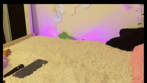 Snapshot of velvetvibes_ chatting on 02/06/26, 02:05 velvetvibes_ online show from 02/06/26, 02:05