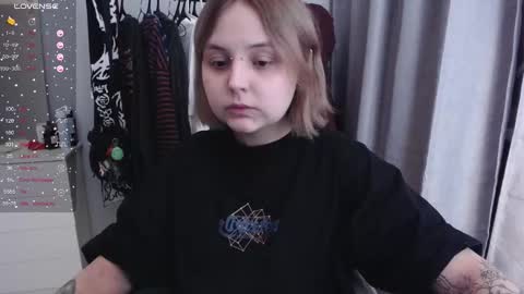 Snapshot of vendymories chatting on 02/12/26, 08:15 eva 3 online show from 02/12/26, 08:15