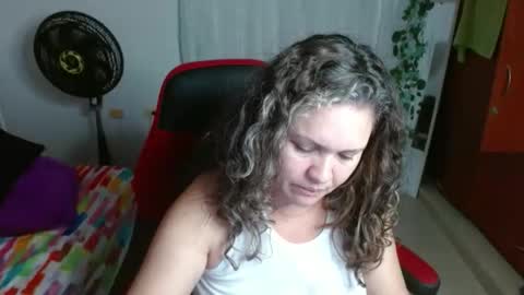 Snapshot of venecasexy44 chatting on 09/09/25, 10:04 venecasexy44 online show from 09/09/25, 10:04