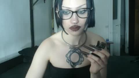 Snapshot of venera_goddess chatting on 05/28/26, 04:37 Naly online show from 05/28/26, 04:37