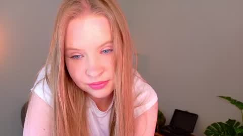 Snapshot of veneranova chatting on 07/29/26, 02:04 Venera online show from 07/29/26, 02:04