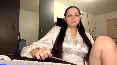 Snapshot of venessapust chatting on 03/17/26, 04:32 Emily online show from 03/17/26, 04:32