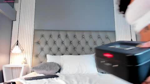 venez sofia  online show from 10/23/25, 06:50