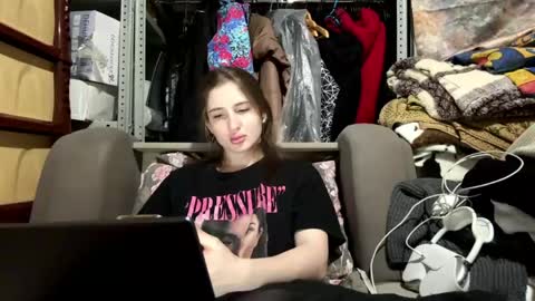 Mia online show from 04/17/26, 02:53