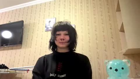 Snapshot of venniestickfort chatting on 06/24/26, 07:13 Alex online show from 06/24/26, 07:13
