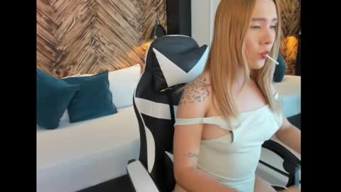 Snapshot of vennus_black_ chatting on 11/05/25, 07:25 V E N U S online show from 11/05/25, 07:25