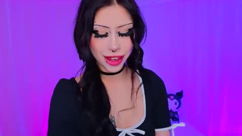 Vivian online show from 11/26/25, 03:40