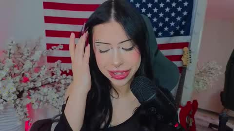 Snapshot of venomeowww_ chatting on 03/06/26, 04:20 Vivian online show from 03/06/26, 04:20