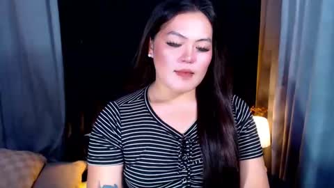 Snapshot of venus_colly chatting on 05/27/26, 01:57 I am Colly Your mystery girl online show from 05/27/26, 01:57