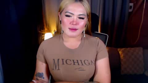 Snapshot of venus_colly chatting on 07/15/26, 03:23 I am Colly Your mystery girl online show from 07/15/26, 03:23
