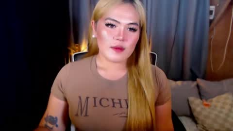 Snapshot of venus_colly chatting on 07/23/26, 01:52 I am Colly Your mystery girl online show from 07/23/26, 01:52