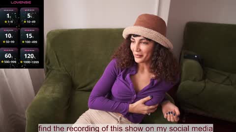 Snapshot of venus_in_jeans chatting on 11/05/25, 11:43 Bella online show from 11/05/25, 11:43