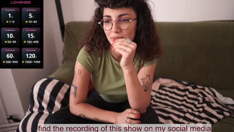 Snapshot of venus_in_jeans chatting on 11/24/25, 11:21 Bella online show from 11/24/25, 11:21