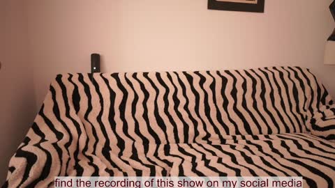 Snapshot of venus_in_jeans chatting on 01/10/26, 10:39 Bella online show from 01/10/26, 10:39