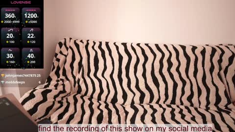 Snapshot of venus_in_jeans chatting on 01/13/26, 11:48 Bella online show from 01/13/26, 11:48