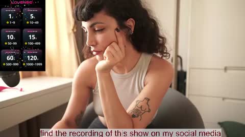 Snapshot of venus_in_jeans chatting on 06/18/26, 11:14 Bella online show from 06/18/26, 11:14