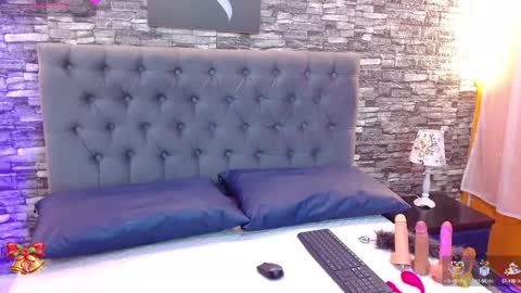 Snapshot of venus_medussa chatting on 12/15/24, 08:25 Medussa online show from 12/15/24, 08:25