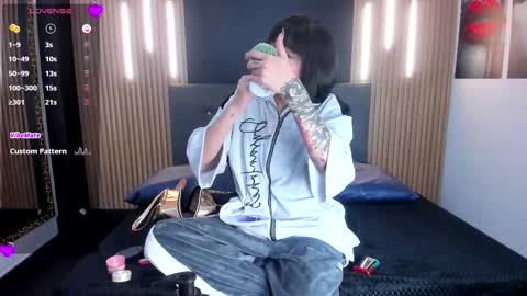 Snapshot of venus_medussa chatting on 10/27/25, 03:10 Medussa online show from 10/27/25, 03:10