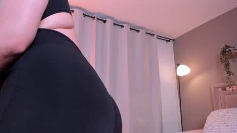 Snapshot of venus_reid chatting on 09/14/25, 04:22 venus_reid online show from 09/14/25, 04:22