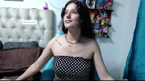 Snapshot of venusandfantashi_gh1 chatting on 02/16/25, 10:54 venusHelp me reach 100 like honey online show from 02/16/25, 10:54
