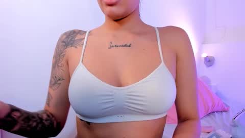 Snapshot of venusevans1 chatting on 12/15/25, 04:00 Venus Evans online show from 12/15/25, 04:00