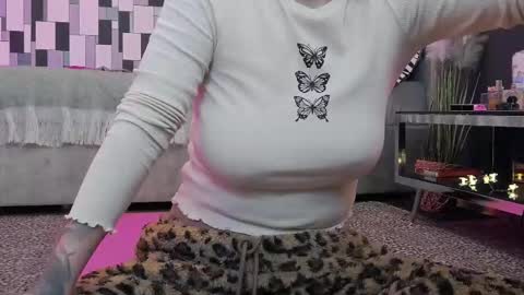 Snapshot of venusinylons chatting on 01/13/26, 04:45 venusinylons online show from 01/13/26, 04:45