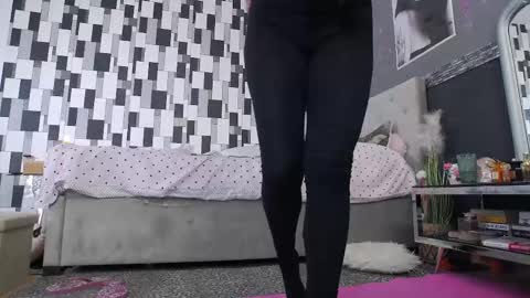 Snapshot of venusinylons chatting on 02/15/26, 11:12 venusinylons online show from 02/15/26, 11:12