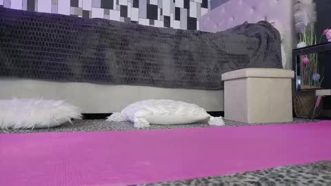 Snapshot of venusinylons chatting on 03/04/26, 02:01 venusinylons online show from 03/04/26, 02:01