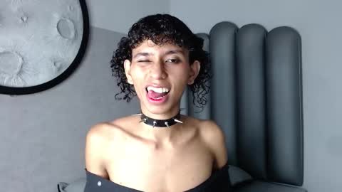 venuss_03 online show from 09/28/25, 03:34